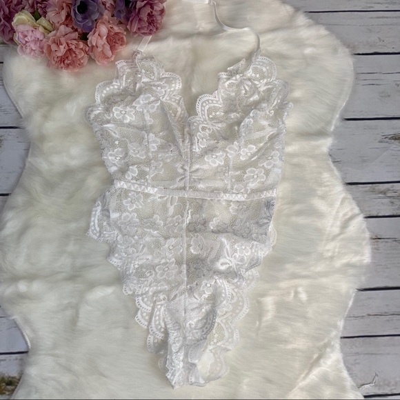 Plunging Lace V-neck Sexy Teddy Bodysuit - Picture 7 of 13